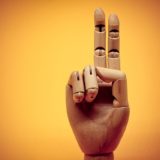 指の関節をポキポキと鳴らす人の心理 特徴シラベルコちゃん